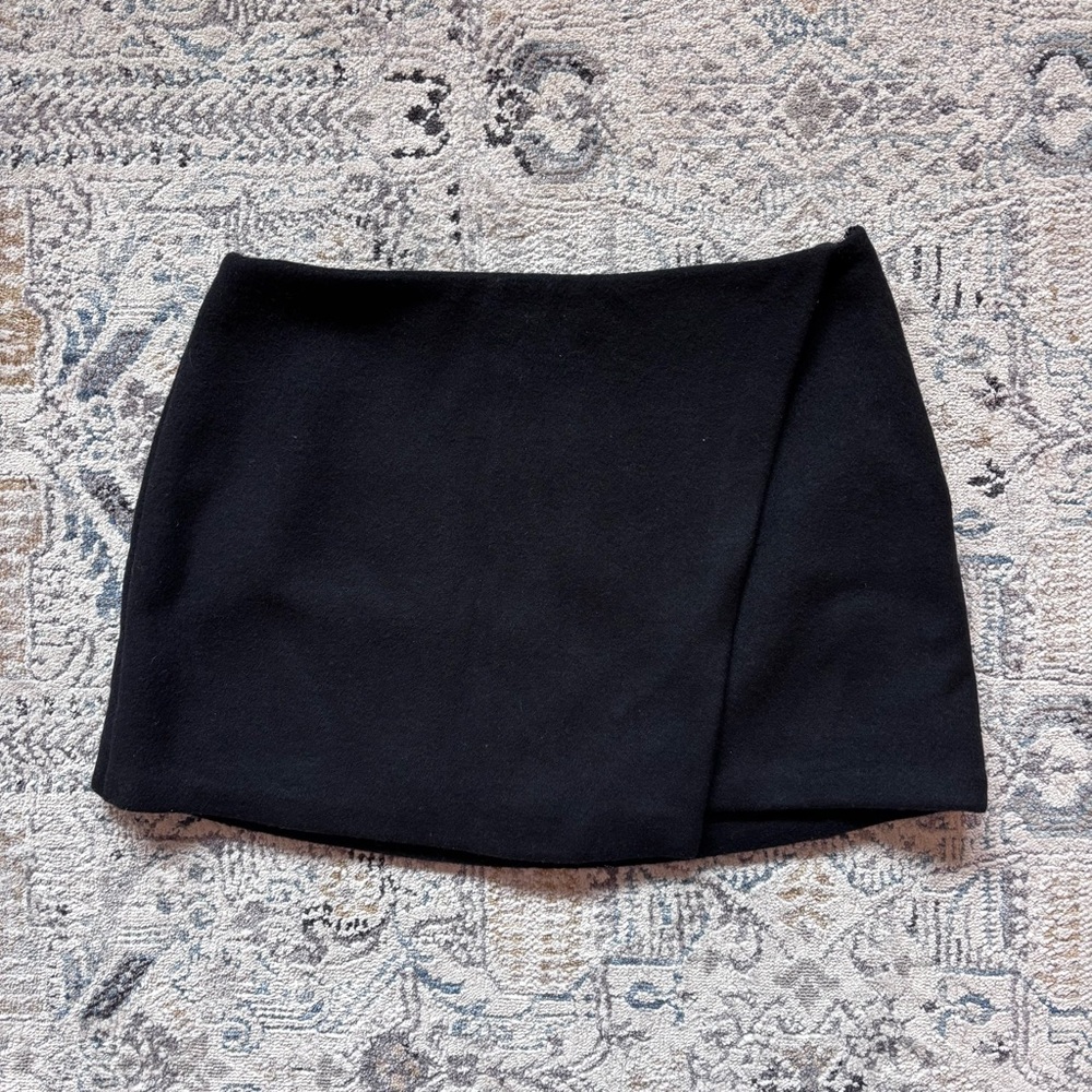Abercrombie & Fitch Black Asymmetrical Mini Skort
